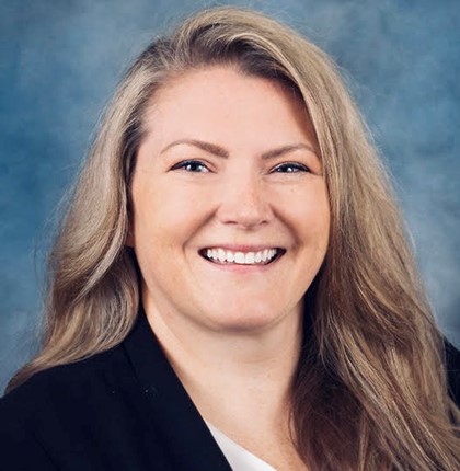 Stephanie Pins-Schallip headshot